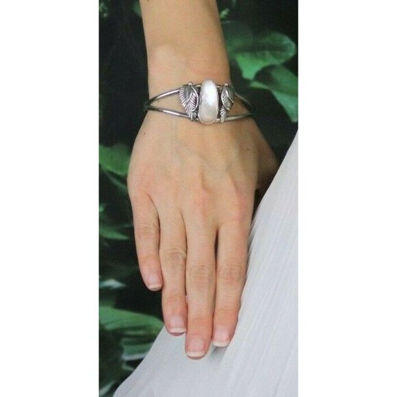 Sterling Silver Mother of Pearl Feather Design Cuff Bracelet 6 3/4 - Picture 2 of 6